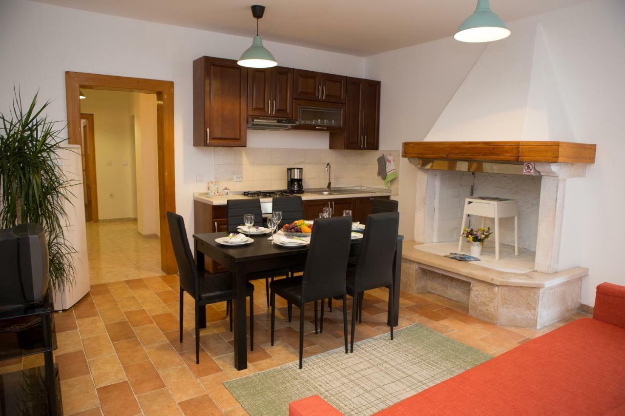 Apartman Girasol Pula Exterior foto