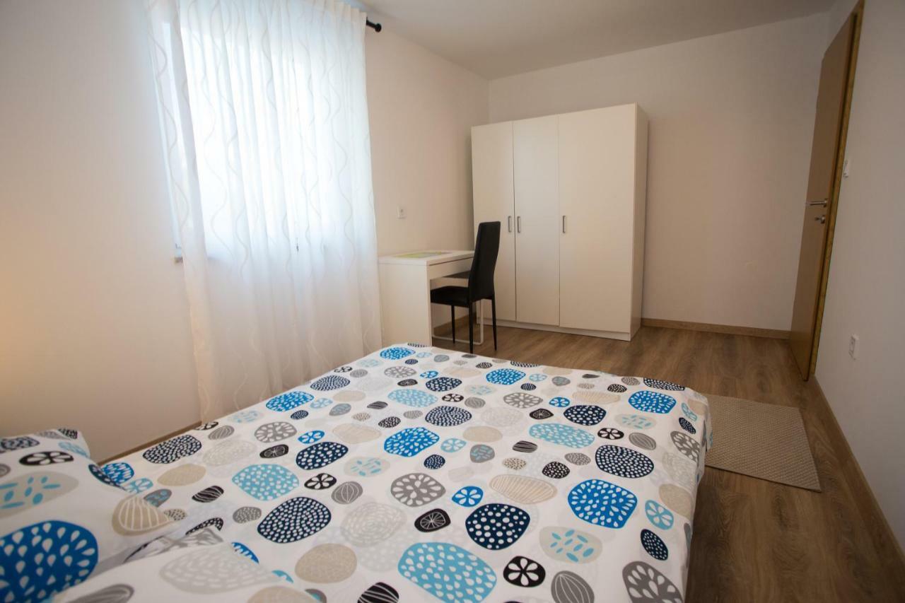 Apartman Girasol Pula Exterior foto