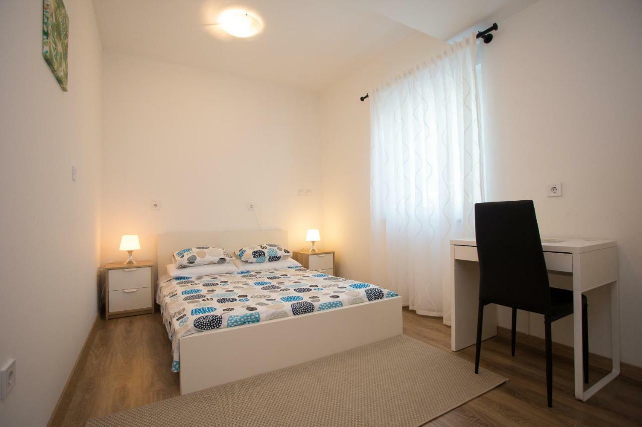 Apartman Girasol Pula Exterior foto