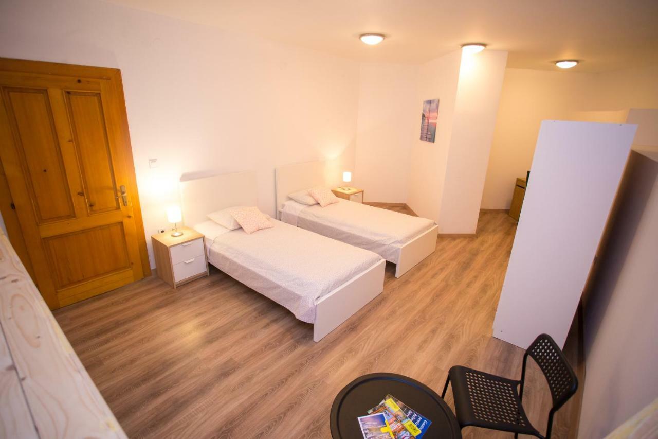 Apartman Girasol Pula Exterior foto