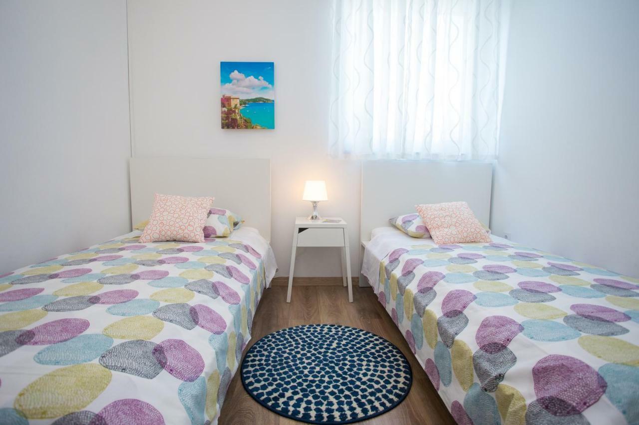 Apartman Girasol Pula Exterior foto